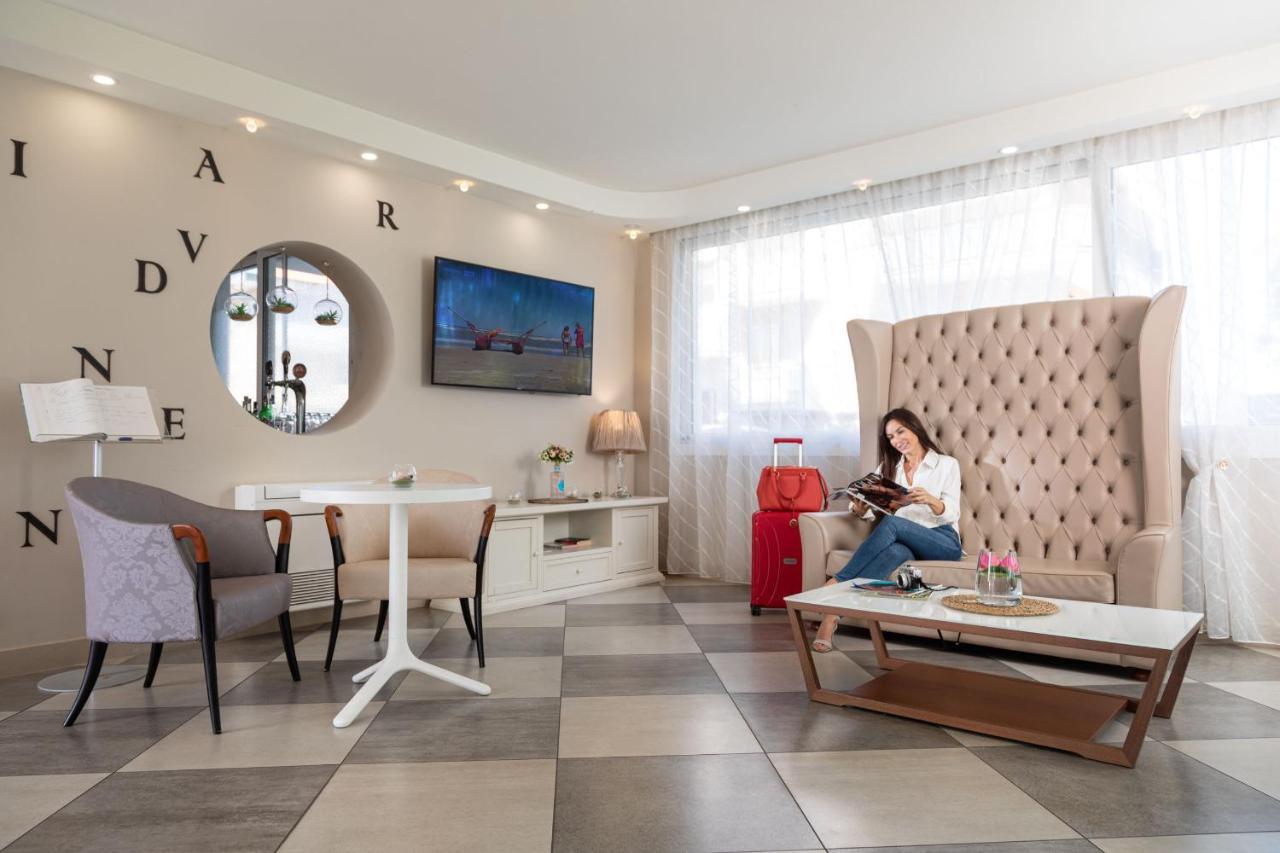 Nero D'Avorio Apartments リミニ エクステリア 写真